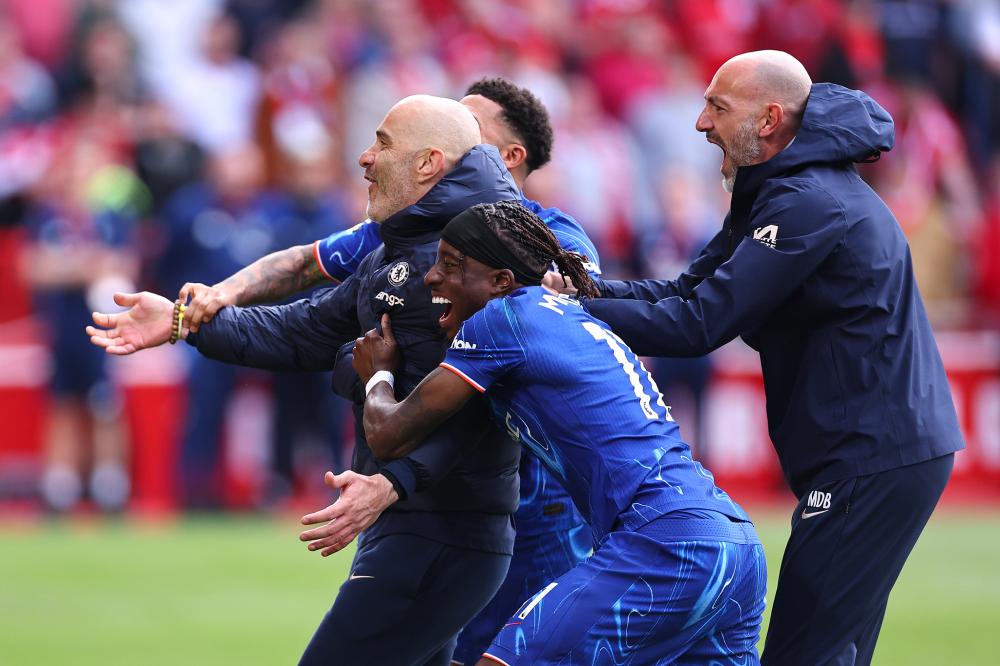 TA：尼潘外租阿贾克斯的可能已消失；曼城考虑是否留埃切韦里